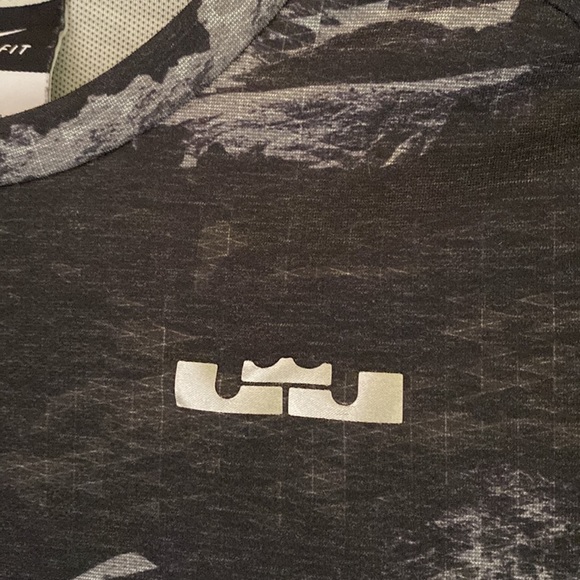 Nike dry fit lebron like new small - Picture 3 of 4
